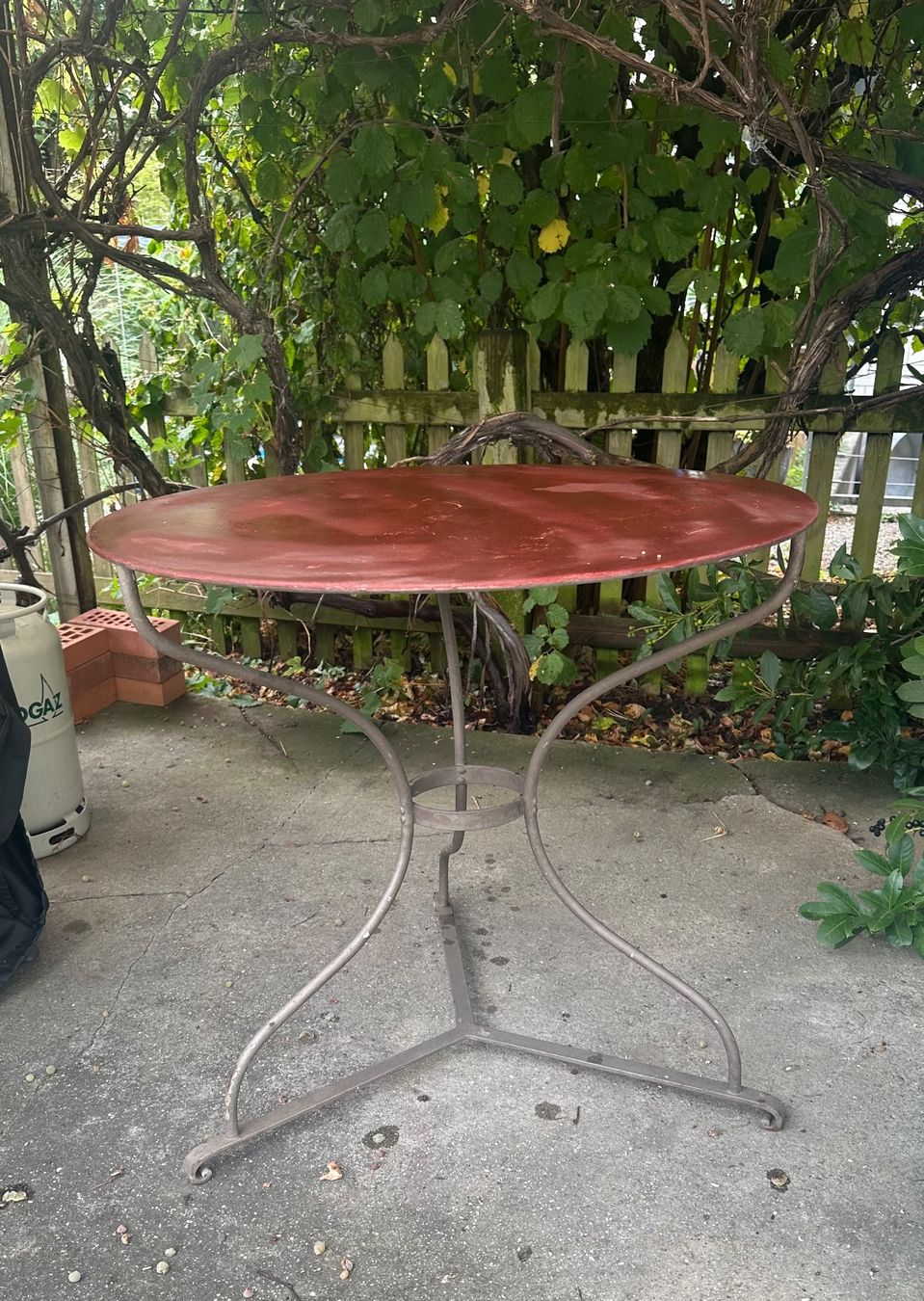 Tables: Antiker Gartentisch rund – D'occasion à Winterthur par BaHu 7