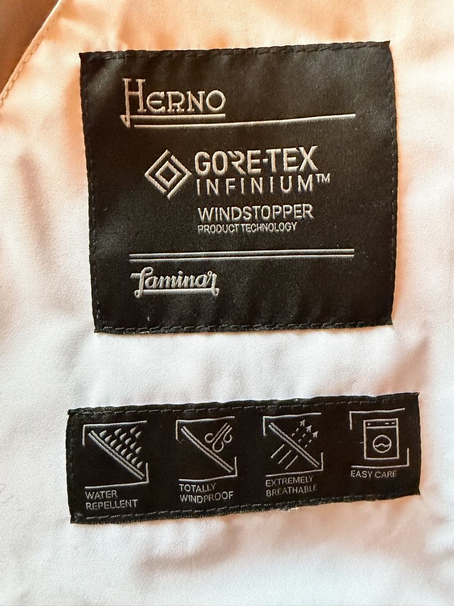 Herno Giacche: Wunderschöne Herno Laminar Jacke, Grösse 40 – Usato da Reinach AG venduto da Ben14gs 3