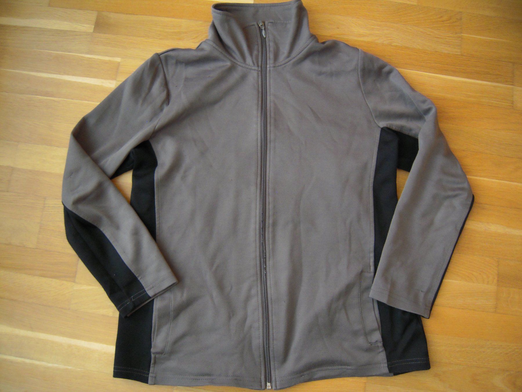 Giacche: Damen Trainerjacke / Homewear Pullover Gr 38 / M – Usato da Uzwil venduto da visions77