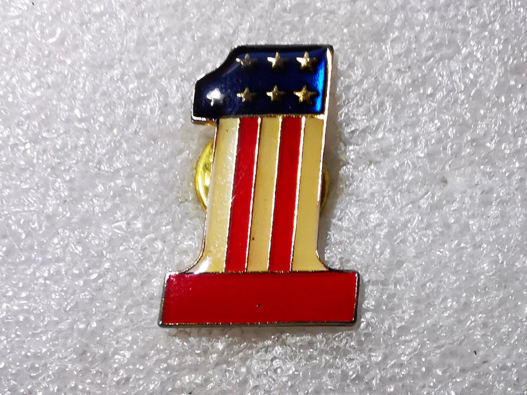 Placchette & Badge: Ansteckpin 64: USA Nr. 1 – Usato da Oppligen venduto da Pin-Fall-Shop