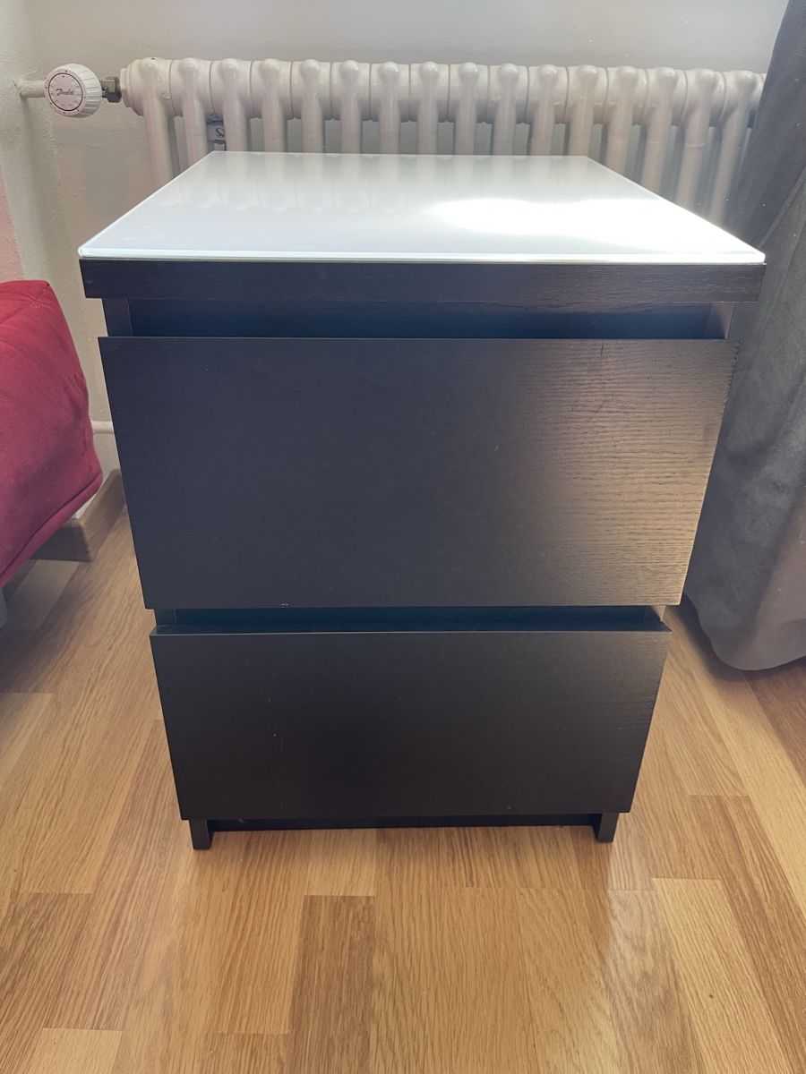 Comodini: 2x Ikea Malm Kommode schwarz mit Glasplatte weiss – Usato da Rapperswil SG venduto da Jule1410 1