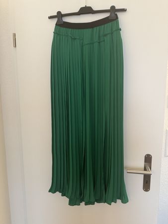 Elegante Faltenrock in Tannengrün, Grösse S