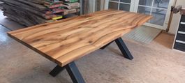 Nussbaum Massivholztisch rustikal 200cm