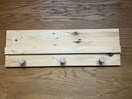 Handgemachte Garderobe aus Holz