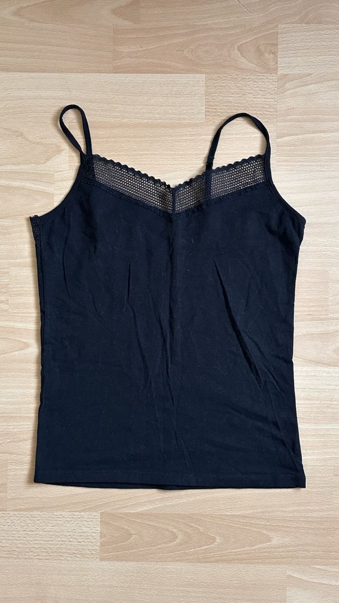 Top: Schwarzes Top mit Spitze – Nuovo (secondo la descrizione) da Romanshorn venduto da Butterdog