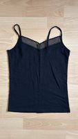 Schwarzes Top mit Spitze