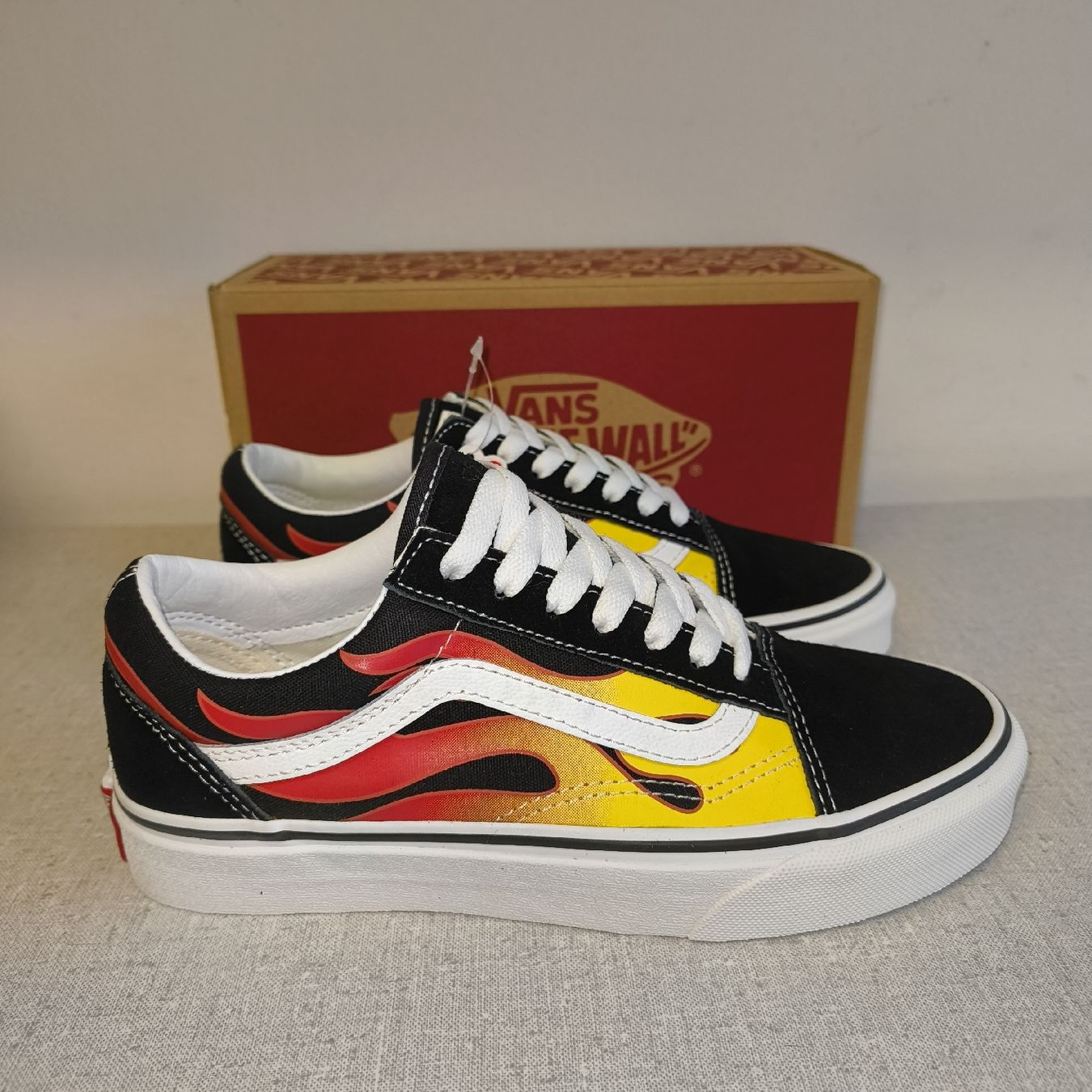 Vans Scarpe da uomo: Vans Old Skool Flame. Grösse US 6.5 EURO 38.5 – Nuovo e nell'imballaggio originale da Uitikon Waldegg venduto da PJLS1