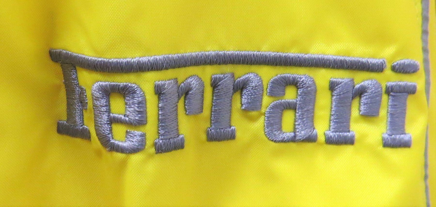 Altro in  Abbigliamento & Accessori: Original Ferrari Regenponcho – Nuovo (secondo la descrizione) da Ettingen venduto da campione_1 1