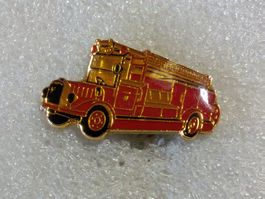 Ansteckpin 116: Feuerwehr LKW