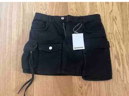 Jupe courte Bershka noir avec poches état neuf