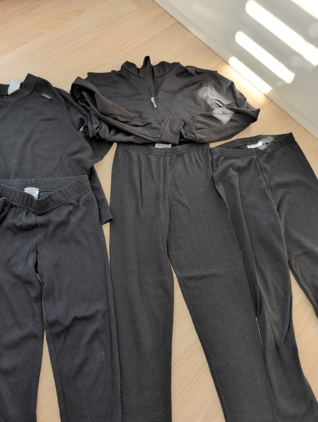 Kleiderpakete & -sets: Ski- Unterwäsche Set 122/128 – Gebraucht aus Diessenhofen von sabrina1204 1