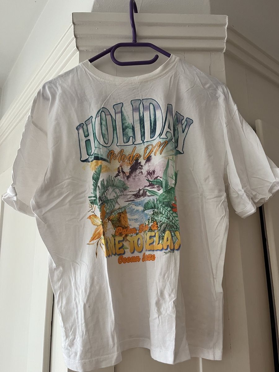 Bershka T-shirt: Holiday Shirt – Nuovo (secondo la descrizione) da Zürich venduto da Closetbesties
