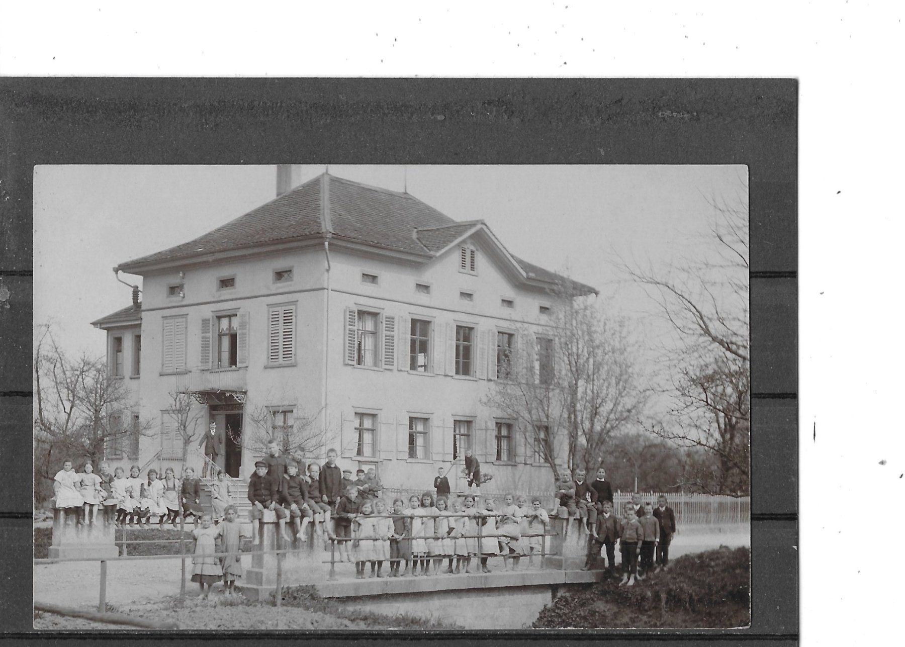 Cartoline postali: TG ? Schulhaus Wo? – Usato da Schocherswil venduto da Wilare