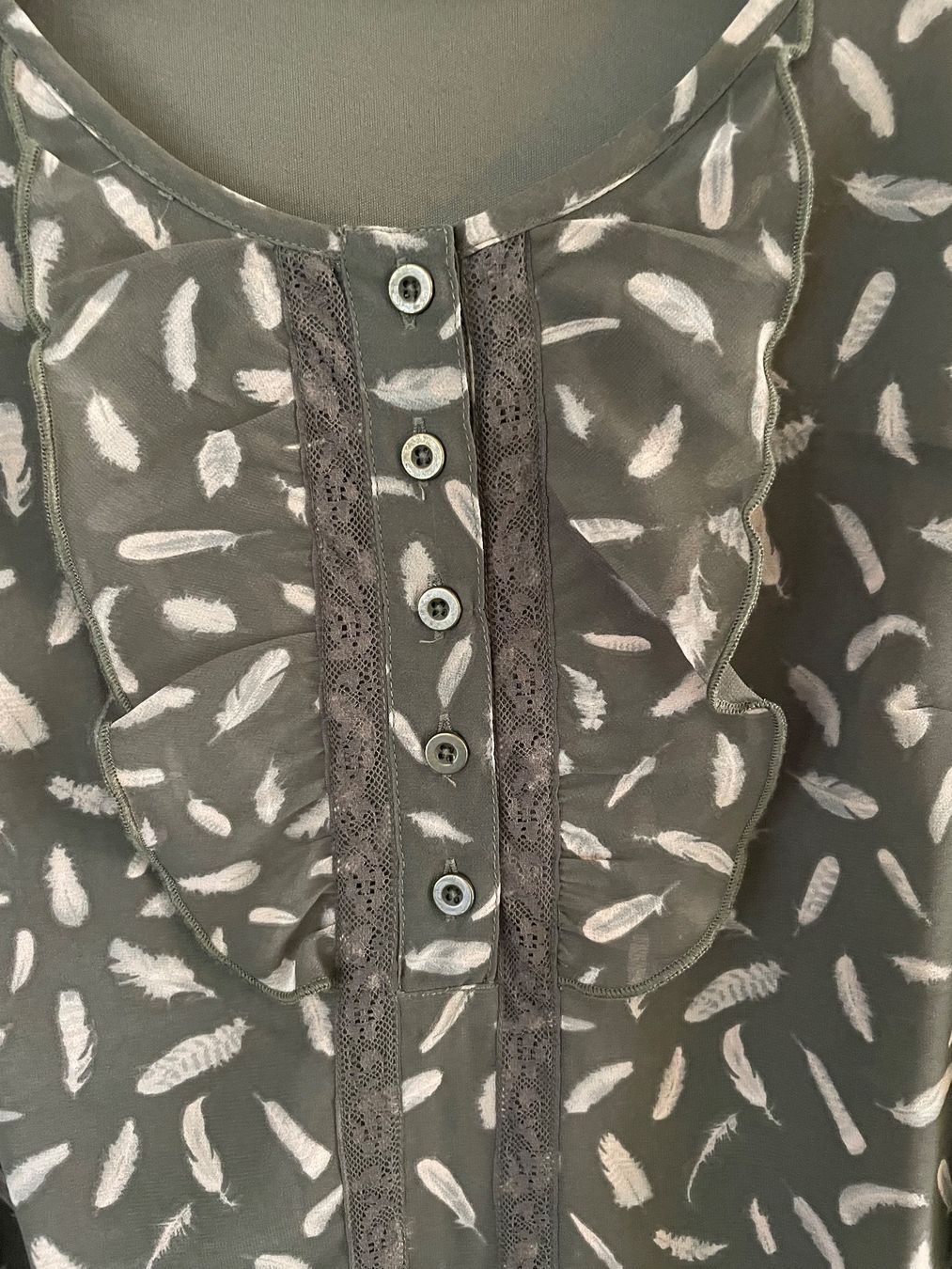 La Redoute Kleider: Kleid mit Federn Kaki Gr. 36 – Gebraucht aus Goldswil von _Dudy_ 2