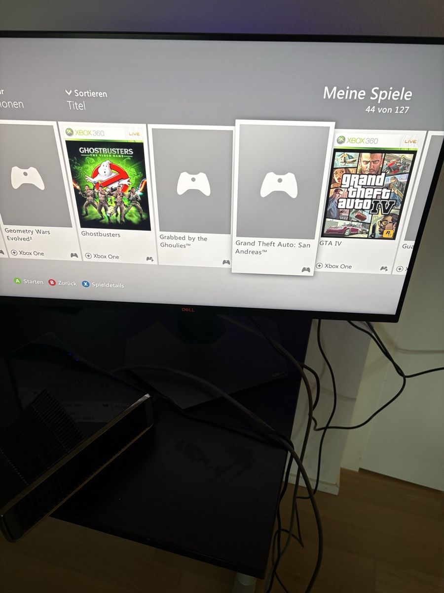 Microsoft Console: Xbox 360 Slim + 2 Controller + HDMI + viele Games – Usato da Aarau venduto da ruedinho 5