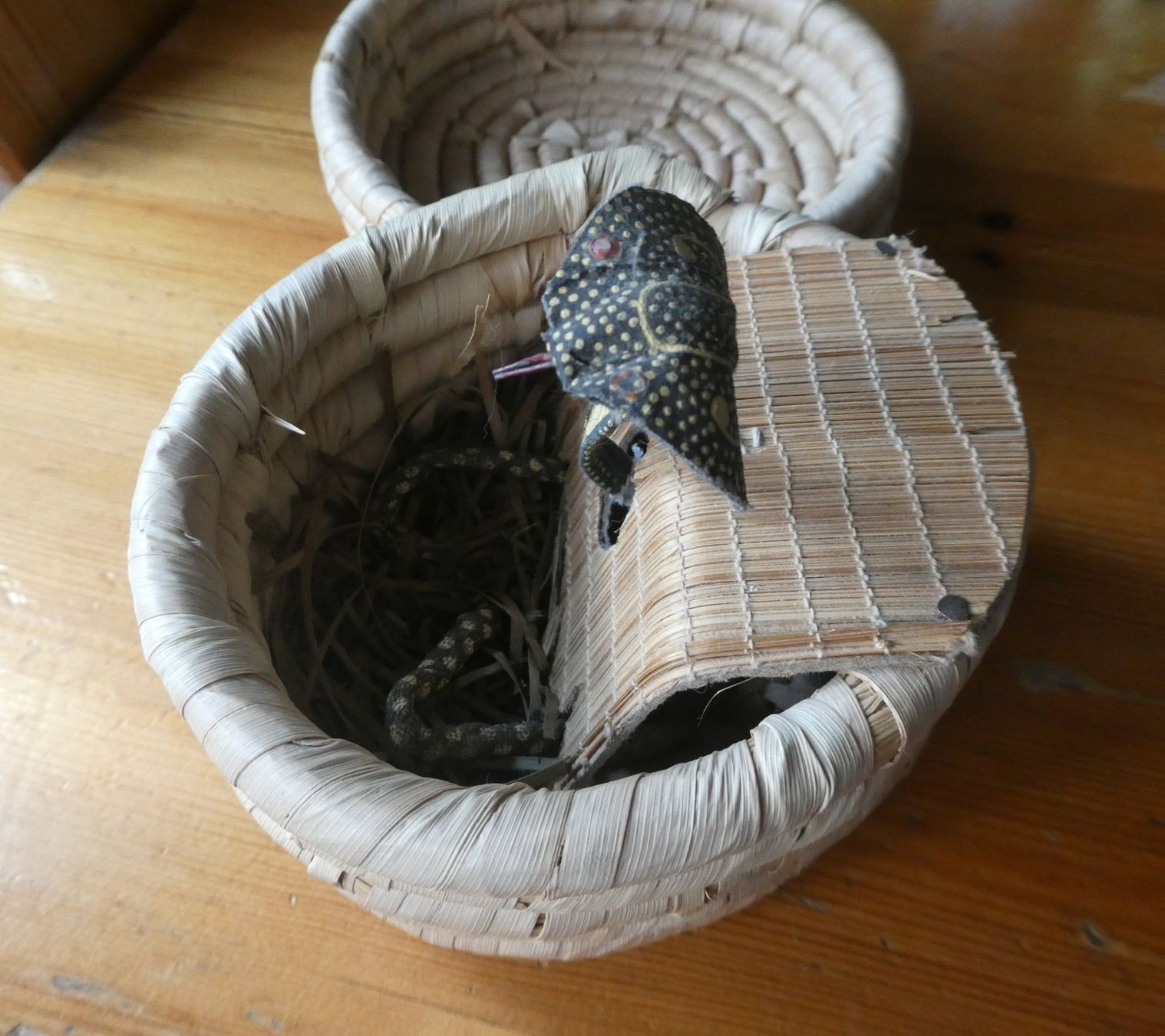 Autres articles pour la maison: Panier surprise serpent vintage paille – Neuf avec emballage d'origine à Troistorrents par Marion70 2