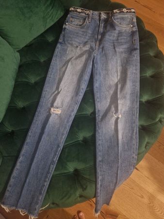 GUESS Damenjeans in Grösse 27 mit Perlengürtel