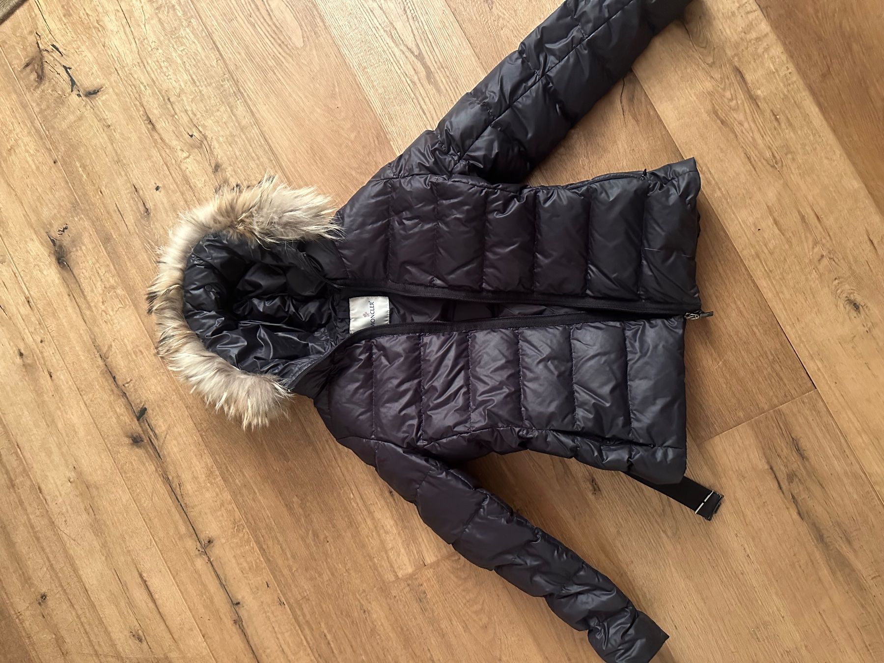 Moncler Vestes: Moncler winter jacket with fur , size 2 black – Neuf (Voir description) à Confignon par lynningva