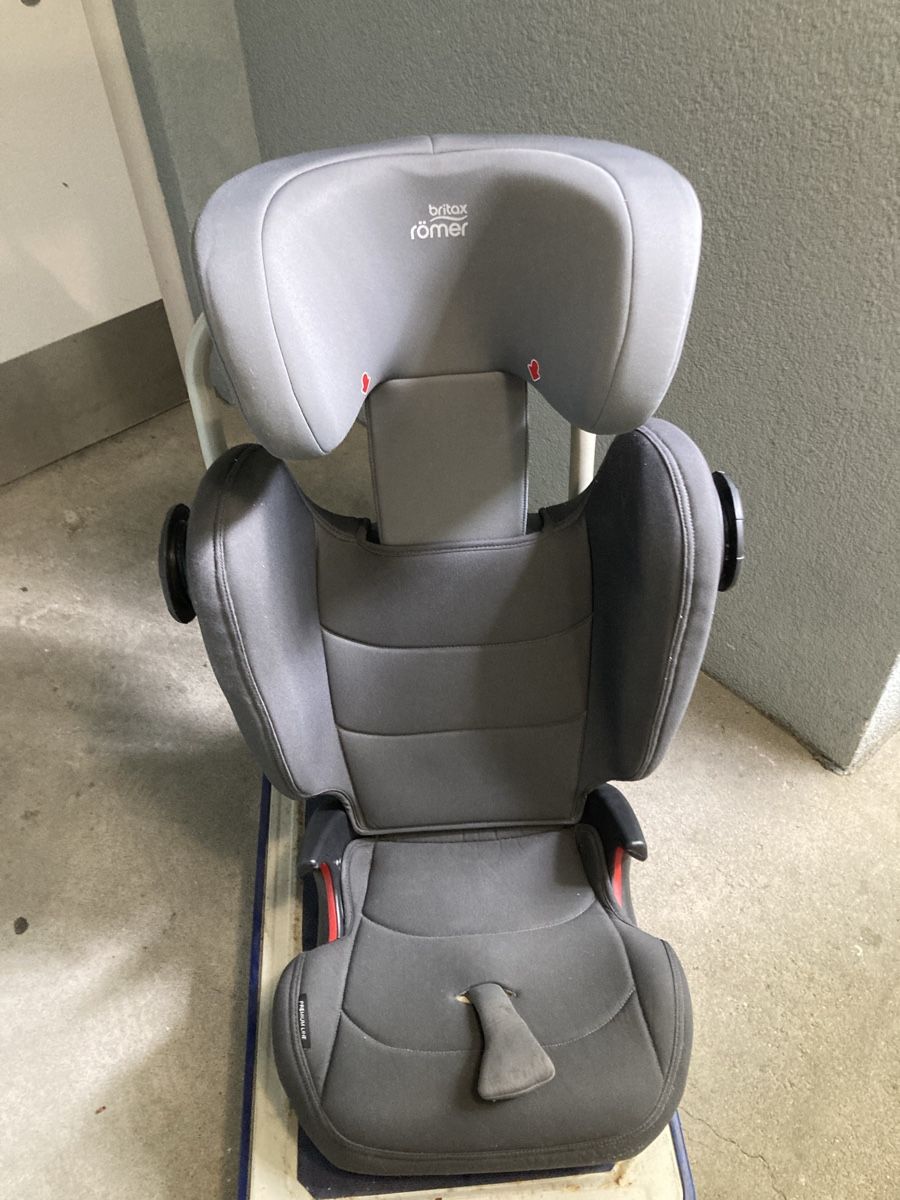 Britax Römer Seggiolini per auto: Britax Römer Kidfix lll S – Usato da Wolfhausen venduto da DonieP 1
