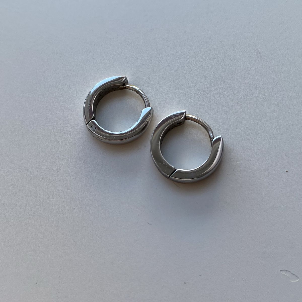 Orecchini pendenti & Orecchini a lobo: Silberne Edelstahl Mini Kreolen – Nuovo (secondo la descrizione) da Givisiez venduto da dor_xb9k