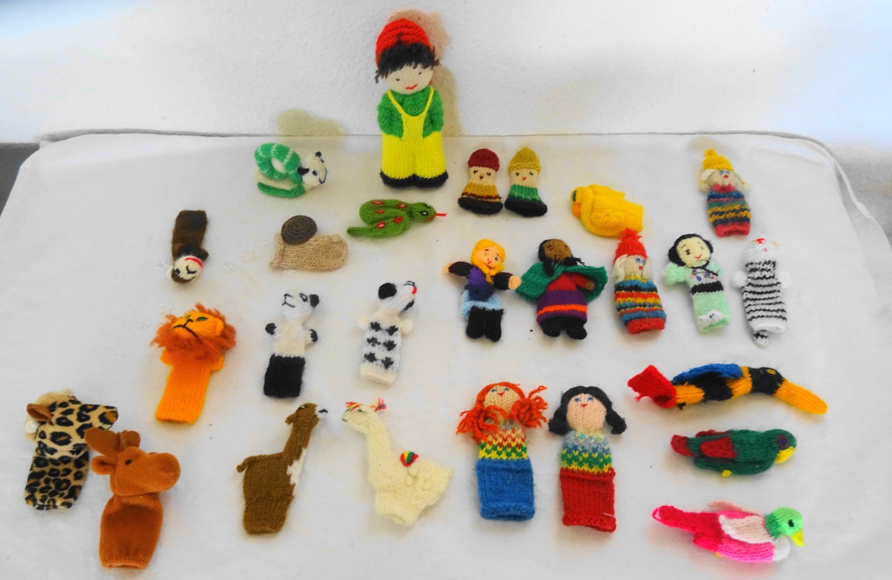 Bambole: Handgestrickte Fingerpuppen, 25er Set – Usato da Zürich venduto da Connie8