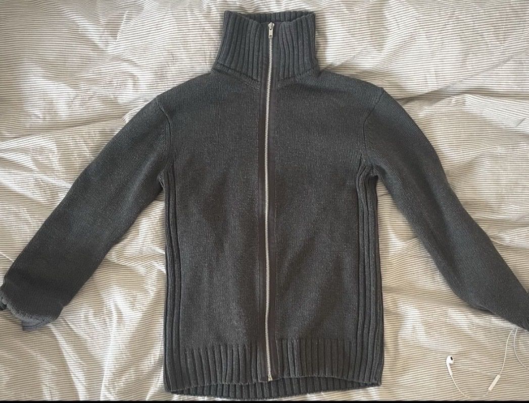 H&M Pullover & Sweatshirts: Sweater – Gebraucht aus Madiswil von ren_gqz9