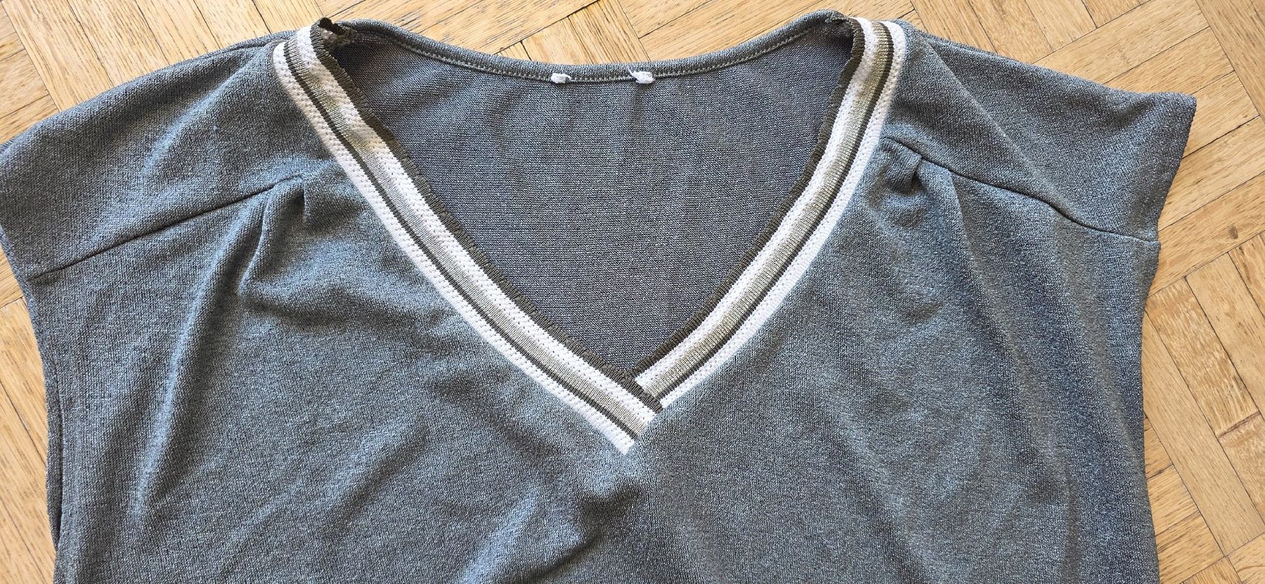Tops: Tshirt/débardeur taille M/L vert kaki – Gebraucht aus Yverdon-les-Bains von van_dq65