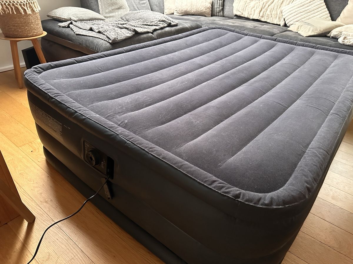 Matratzen: Intex Luftbett mit Pumpe Modell AP620A – Gebraucht aus Lufingen von swissmex21 1