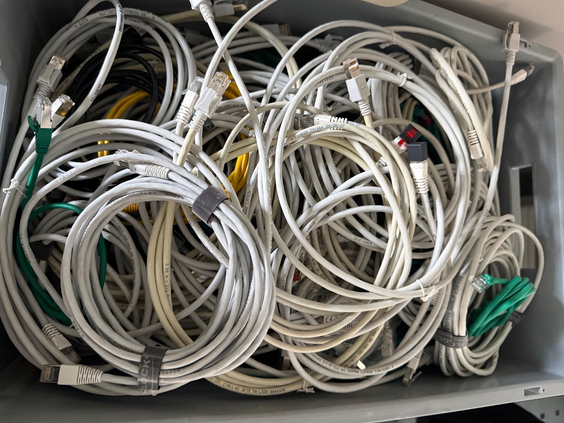 Cavi: Patchkabel assortiert ca. 500 Stk. – Usato da Vaduz venduto da usedhardware