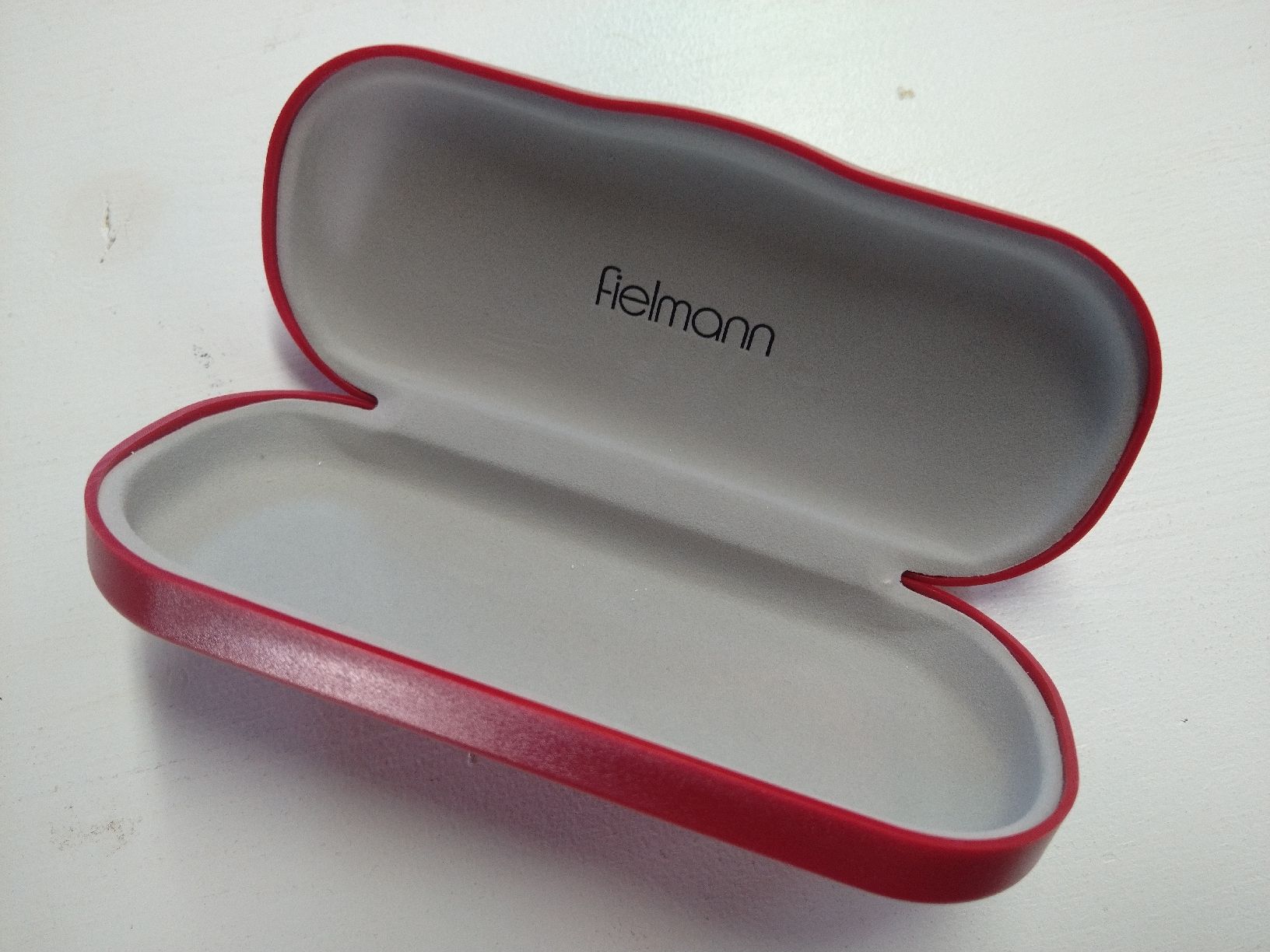 Fielmann Occhiali & Lenti: Red Eyeglasses Case by "fielmann" – Usato da Dierikon venduto da lismar13 1