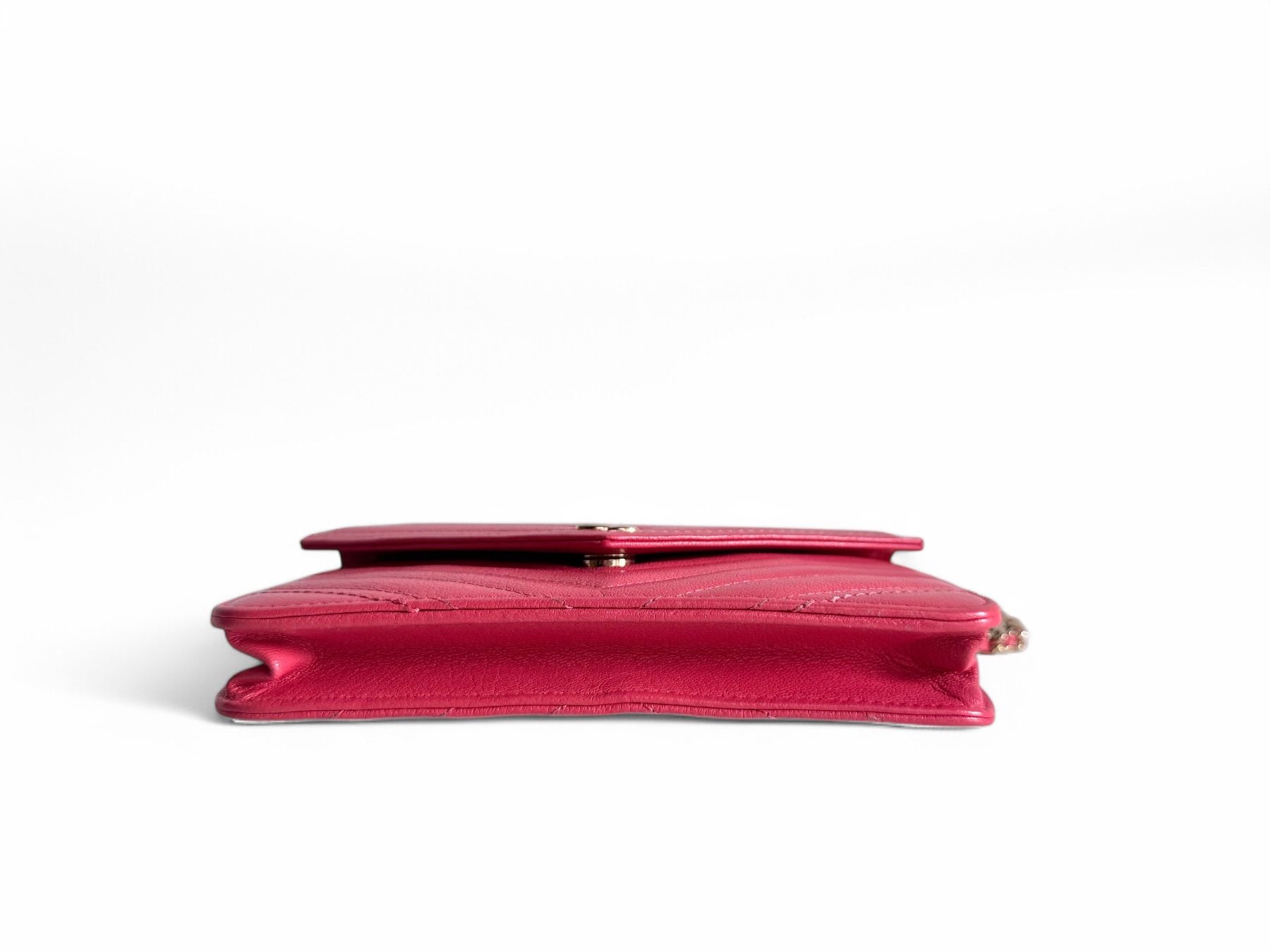 Chanel Borse da donna: Chanel Chevron Statement Wallet On WOC Chain Tasche – Usato da Kriens venduto da hannaandkiko 5
