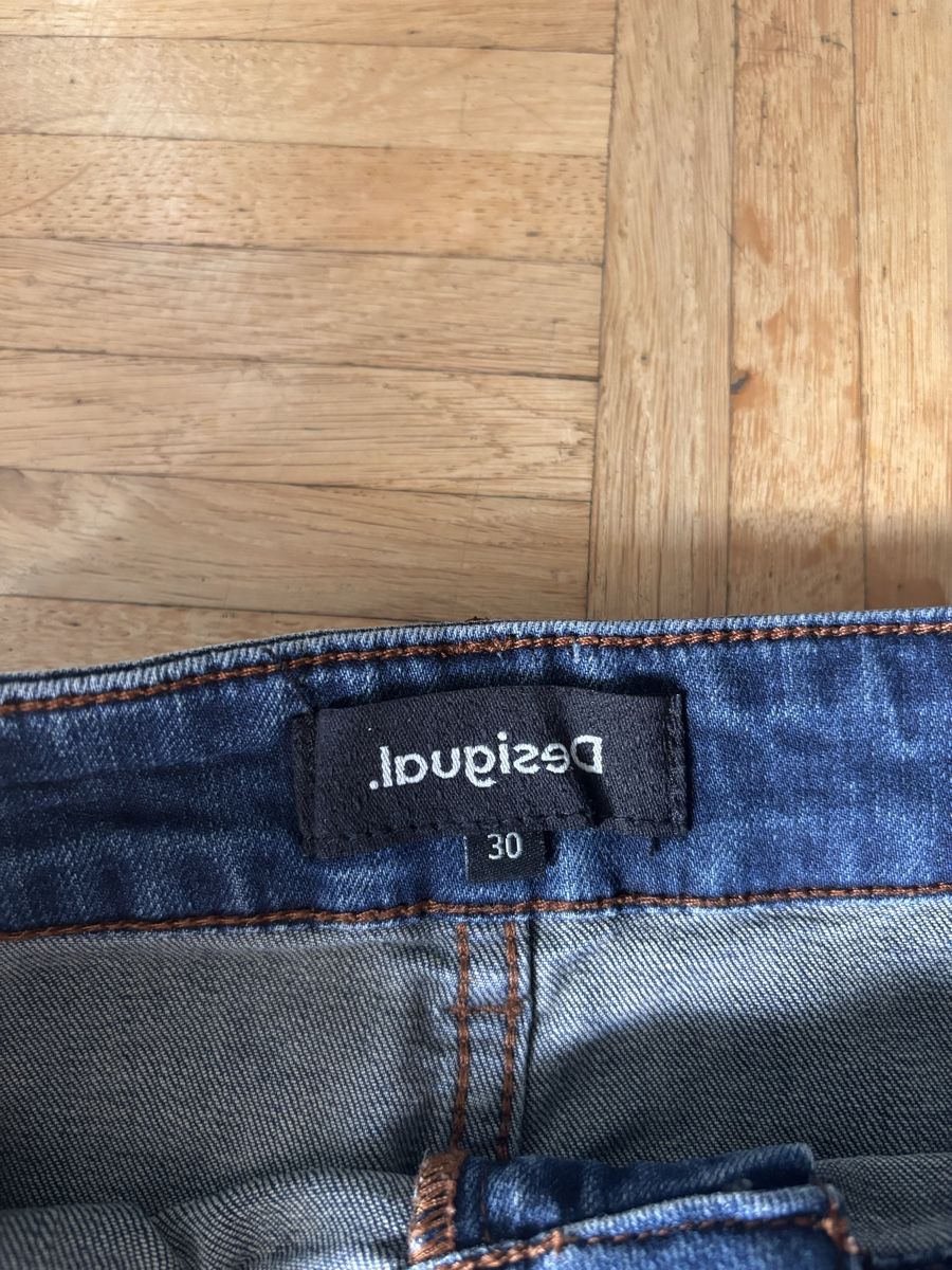 Desigual Röcke: Jupe en jean desigual courte brodée taille38 – Gebraucht aus Le Grand-Saconnex von EwanJ18 2