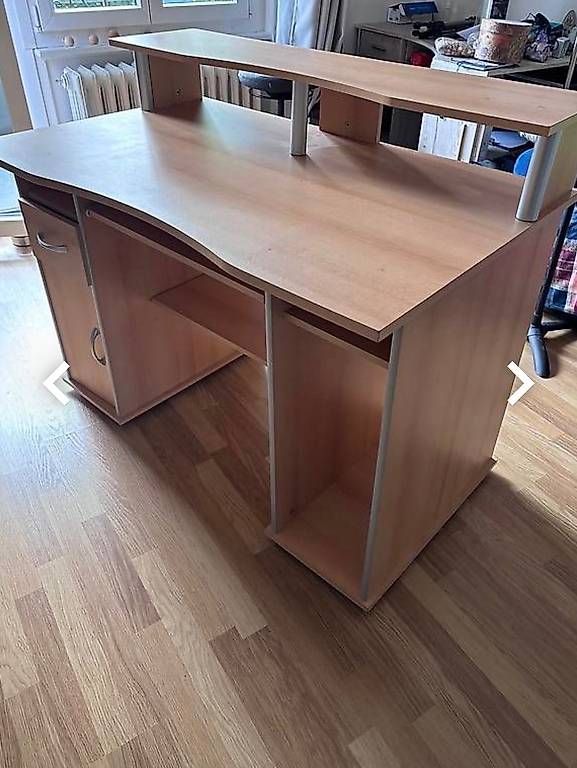 Bureaux: Schreibtisch  – D'occasion à bern par AAAA-A5 1