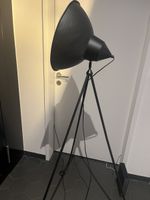 Stehlampe Tripod schwarz Metal