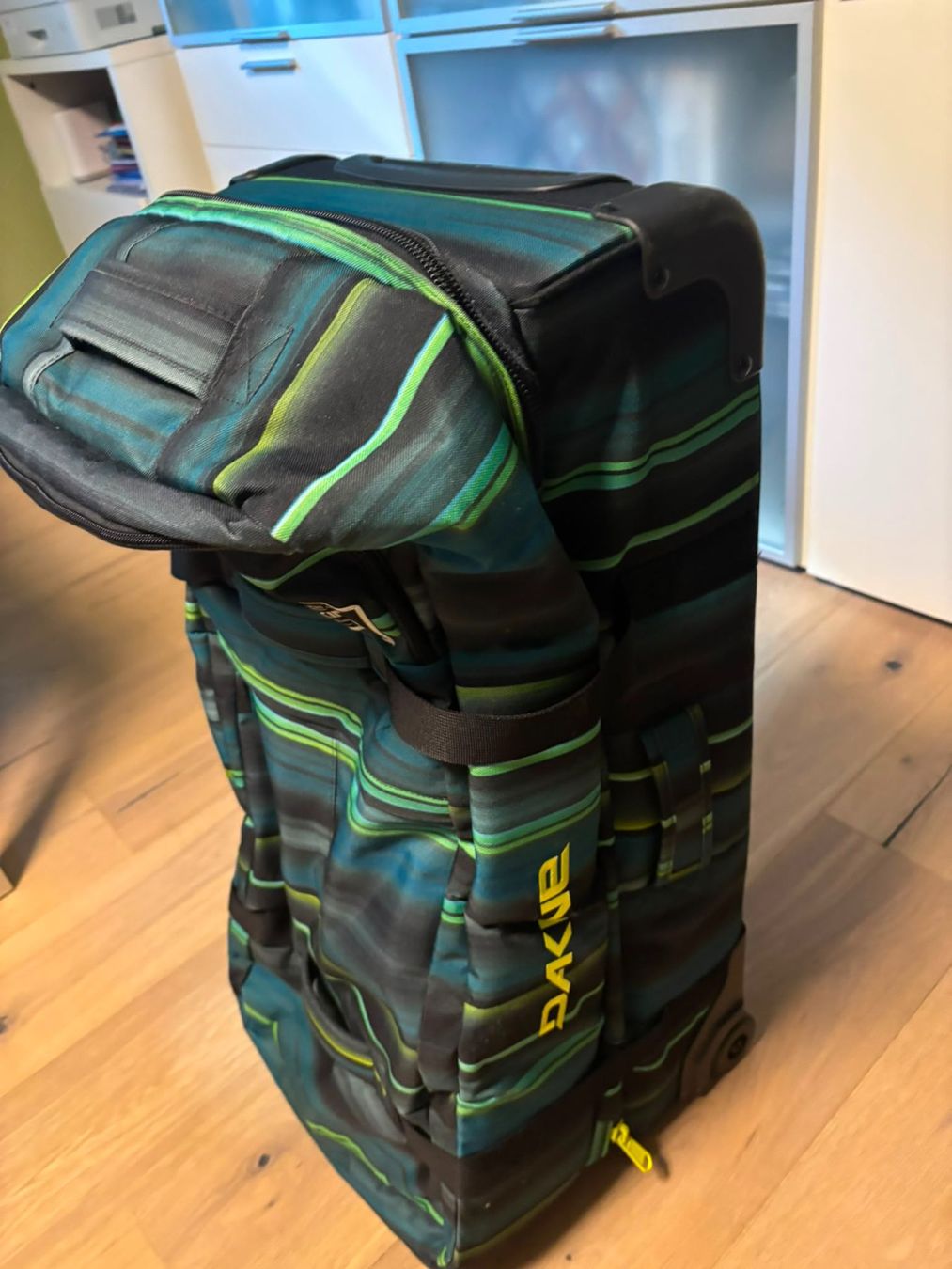 Koffer & Taschen: Dakine Reisekoffer mit Räder – Gebraucht aus Birmenstorf AG von Sail13