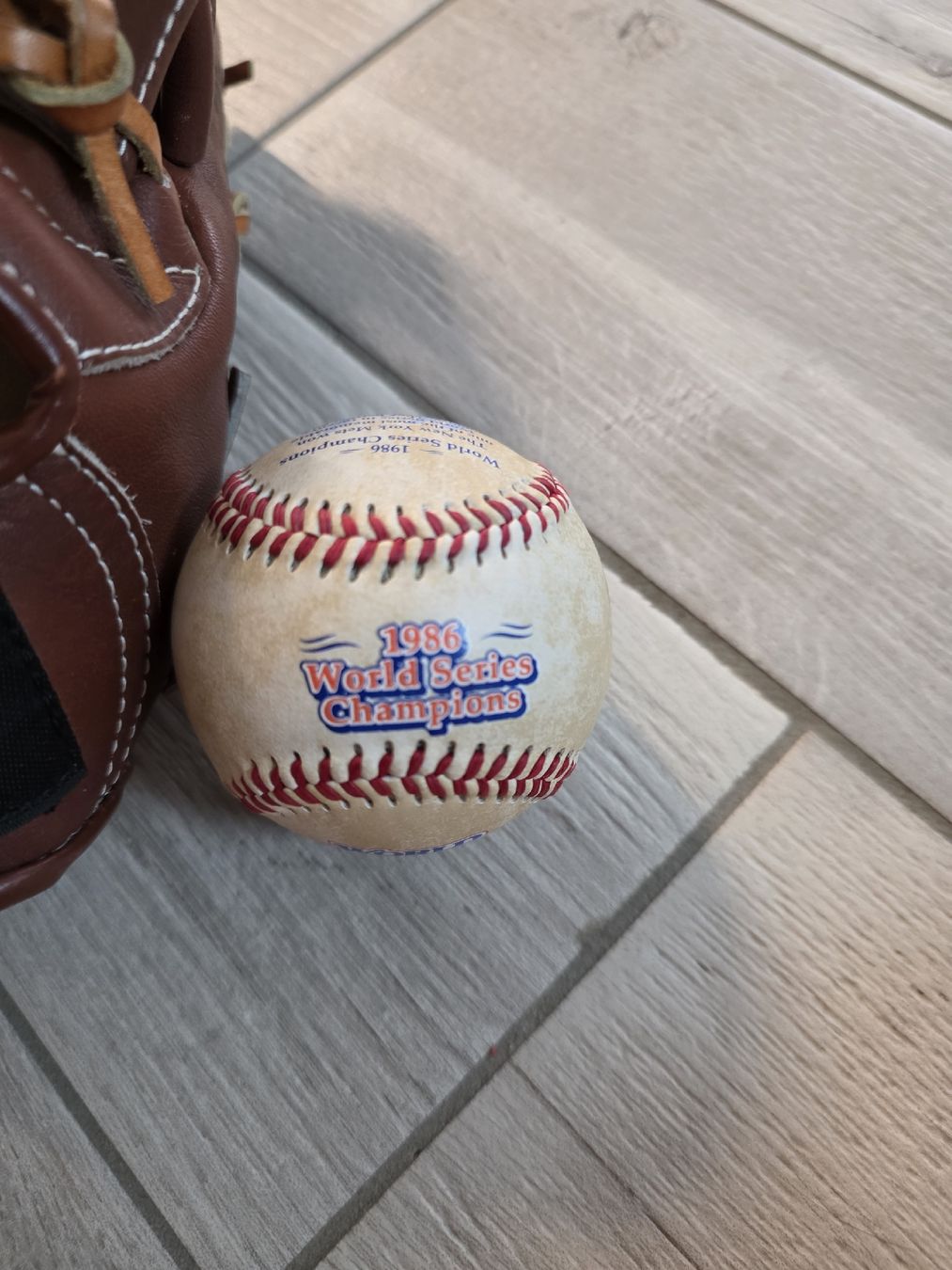 Guanti & manicotti: Baseballhandschuh Zett und Baseball – Usato da Dorf venduto da Echo_Elements 6