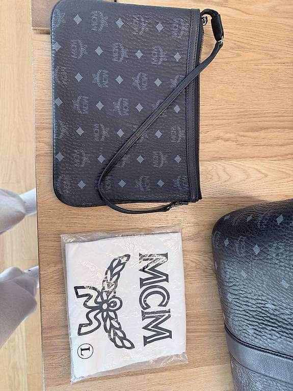 Borse da donna: MCM Wendeshopper + Clutch – Usato da Langenthal venduto da AliceAmmann 2