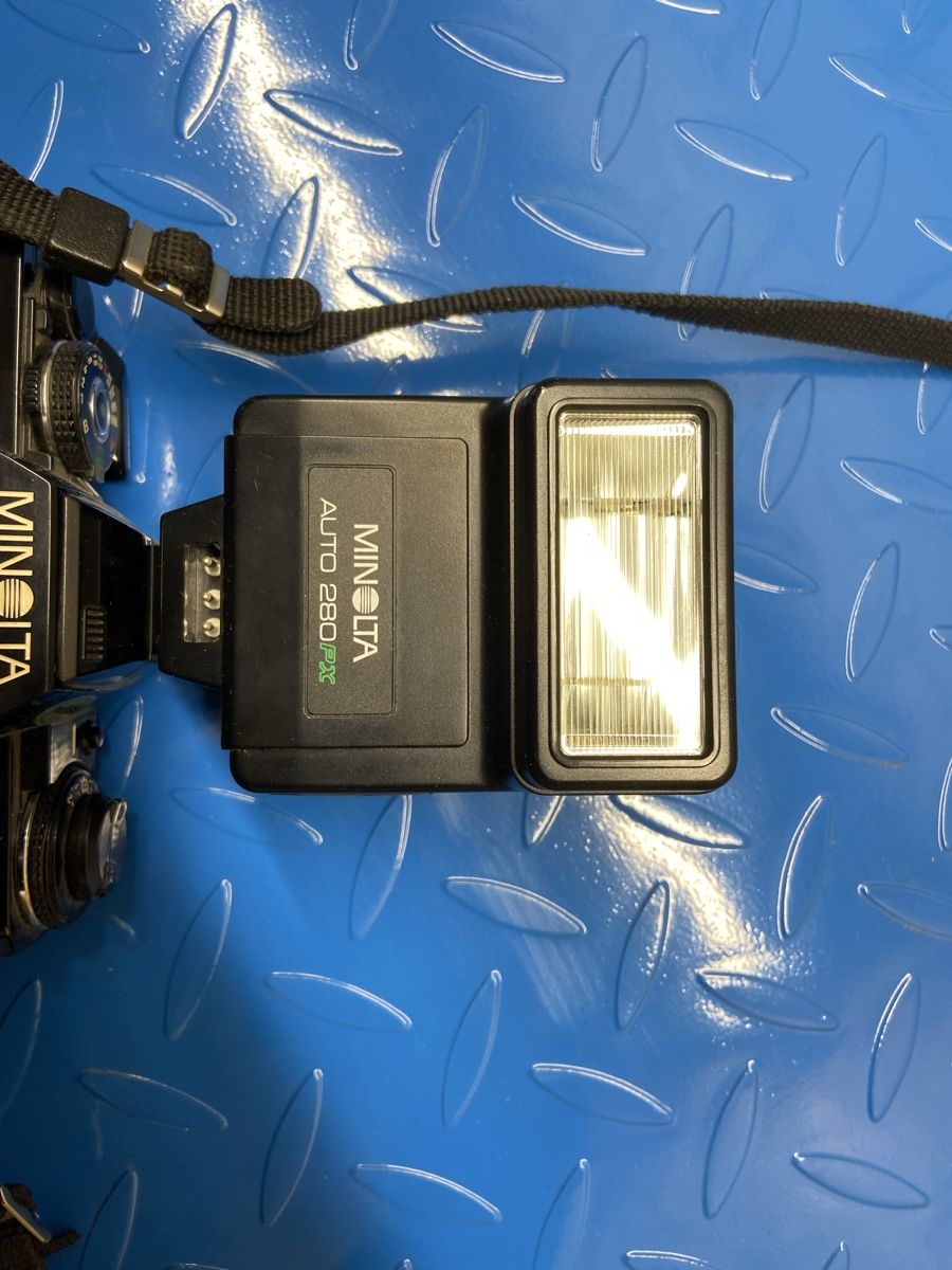 Minolta Fotocamera: Minolta X-700 Spiegelreflexkamera mit Blitzgerät – Usato da Gipf-Oberfrick venduto da rap_mn6p 1