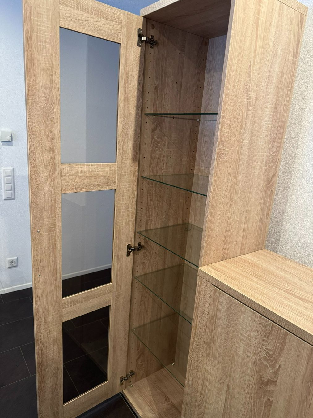 Vitrines: Vitrine moderne avec portes vitrées, comme neuve – D'occasion à Grimisuat par Franck0111 3