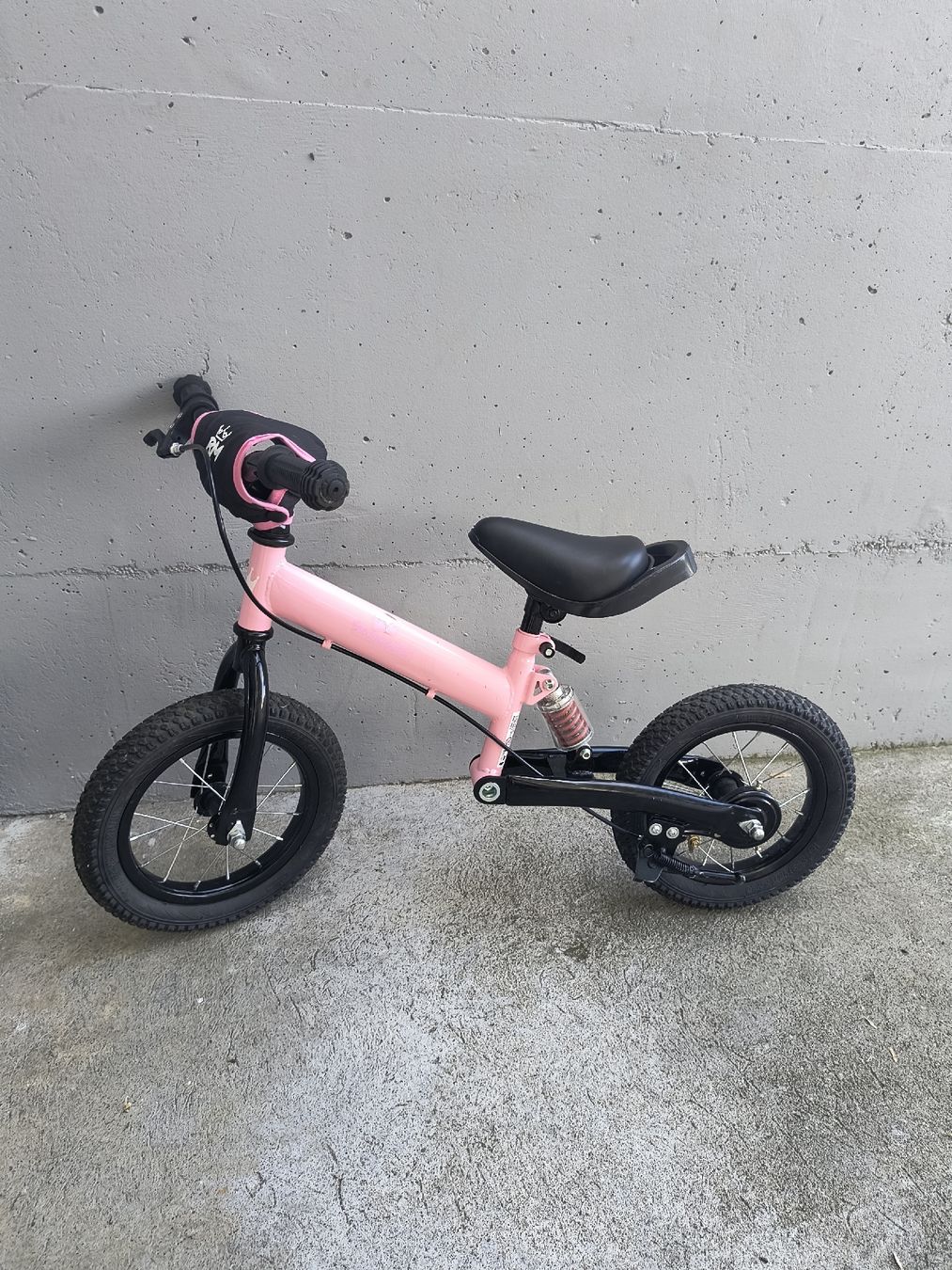 Véhicules pour enfants: laufrad pink – D'occasion à Schliern b. Köniz par yalls