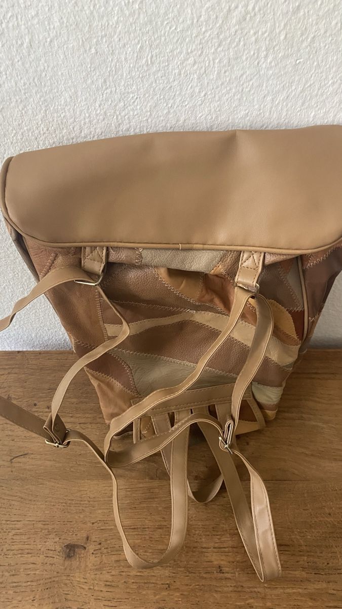 Zaini: Vintage Leder Rucksack, Patchwork Optik – Usato da Zürich venduto da hulahup 4