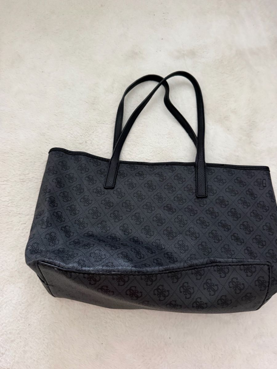 Guess Borse da donna: Guess Handtasche mit kleiner Tasche dunkelgrau – Usato da Rorschach venduto da Costa_18 2
