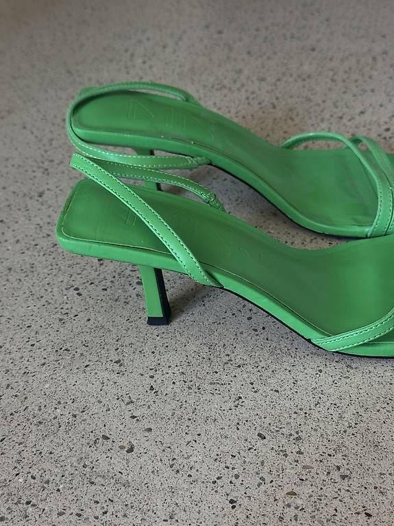 Scarpe da donna: Mango Bright Green Strappy Heeled Sandals  Lightly Used – Usato da Zürich venduto da Vee_8003 1