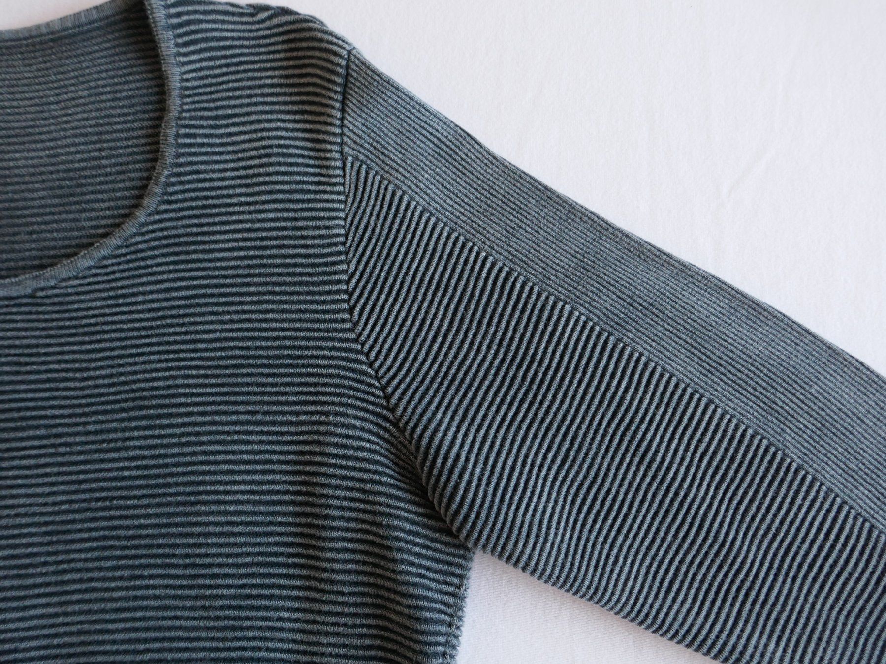 Giacche: Kenny S.   Damenstrickjacke mit Zipper  -  grau – Usato da Volketswil venduto da Cobra22 3