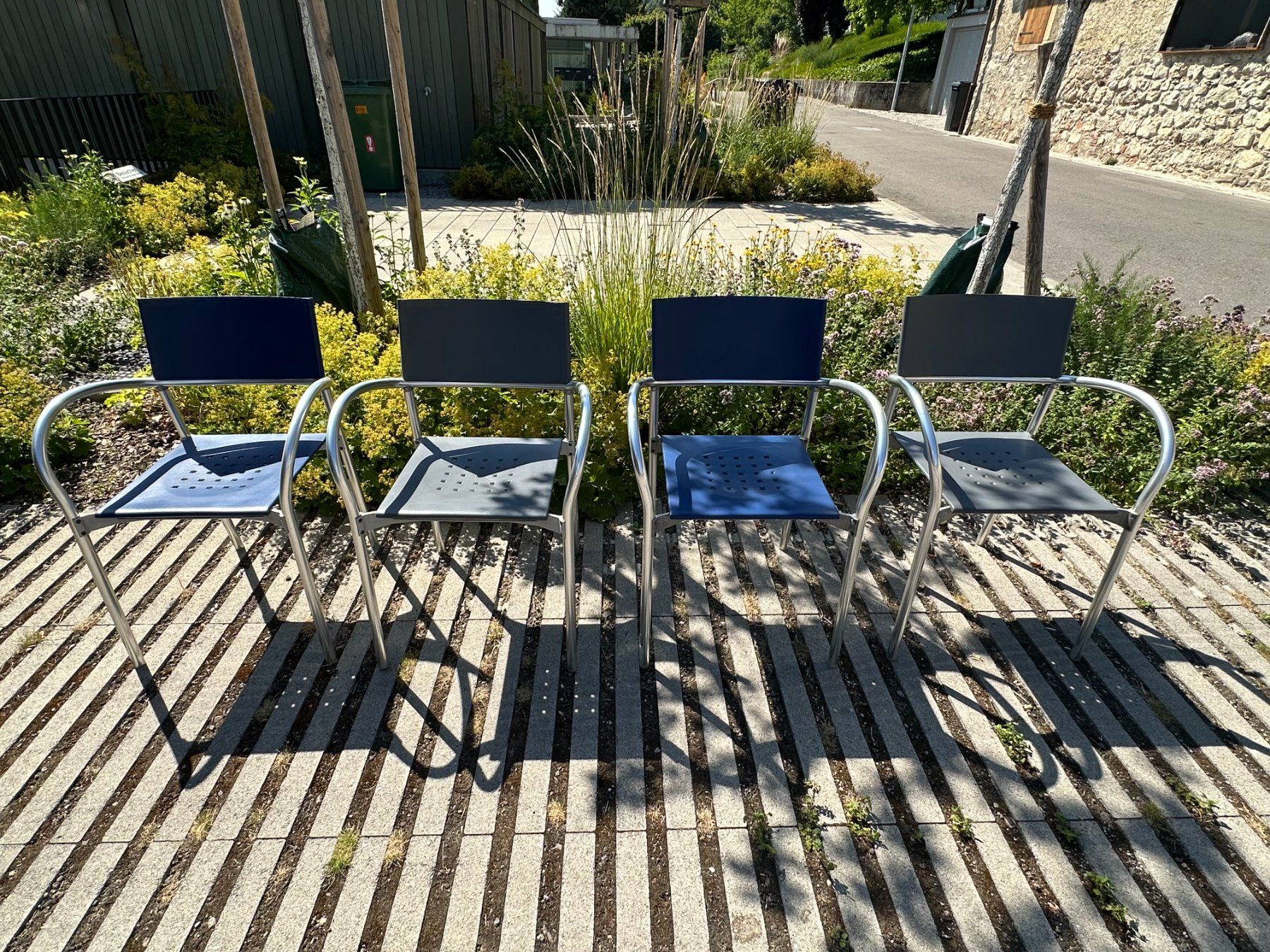 Stühle: 4 Gartenstühle Breeze mit Metalltisch – Gebraucht aus Wettingen von fun4bike_now 1