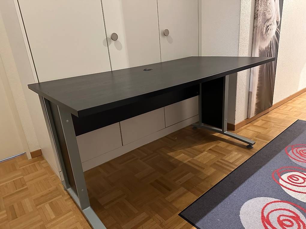Scrivanie: Grosser Schreibtisch – Usato da Wetzikon ZH venduto da Cubmic