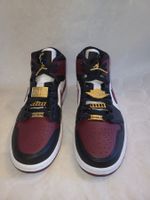 Baskets Air Jordan 1 Mid Gold Pendants (37.5) – Neuves