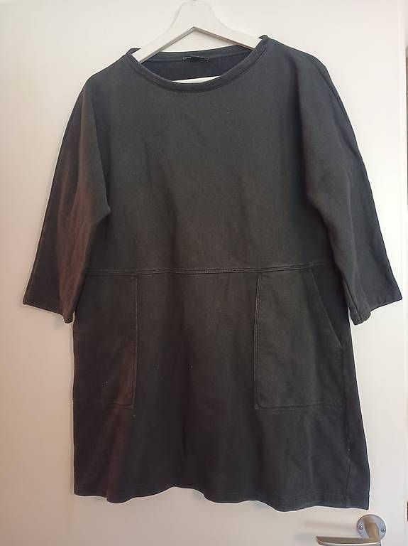 Robes: Kurzes schwarzes Kleid von Cos – D'occasion à Zürich par Melianea