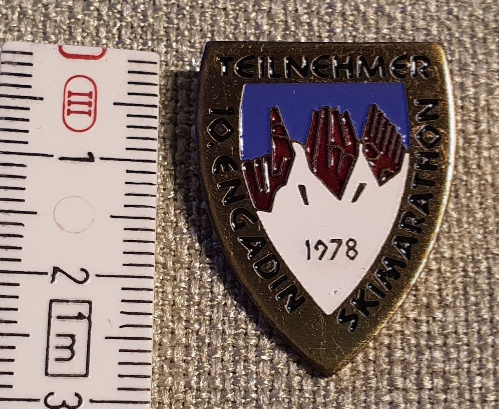 Placchette & Badge: D131 - Engadin Skimarathon 1976 Schweiz – Usato da Reinach BL venduto da Boston-Verkauf 2