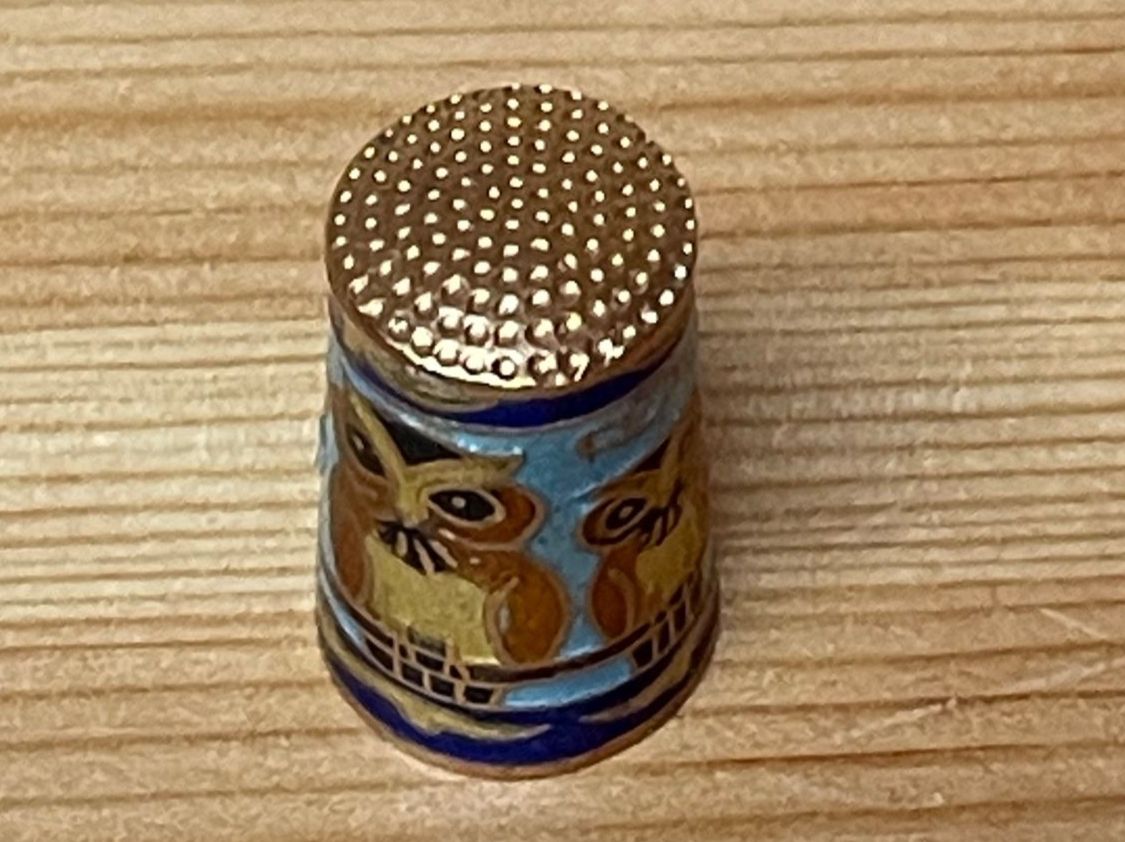 Ditali: Cloisonne Eule Fingerhut – Nuovo (secondo la descrizione) da Niederwil AG venduto da Vonky 3